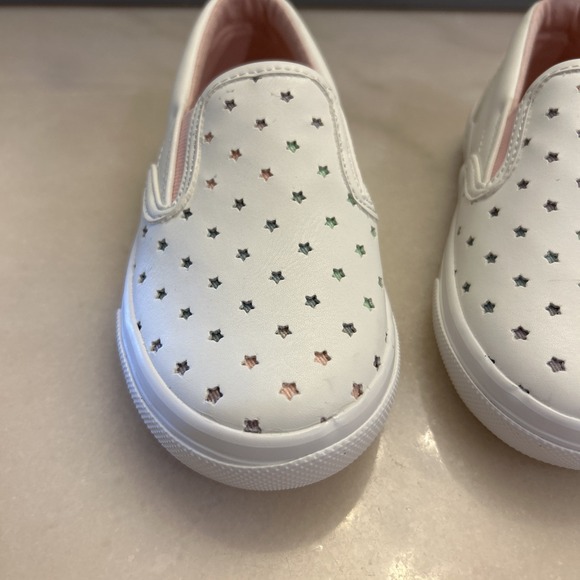 Old Navy Toddler Girls Rainbow Star Perforated White Slip On Sneakers Sz 8 NWOT - Picture 3 of 9